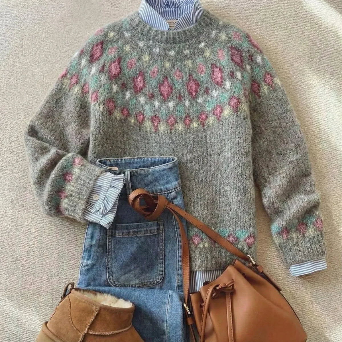 Pull norvégien gris clair à motif rose Isabelle